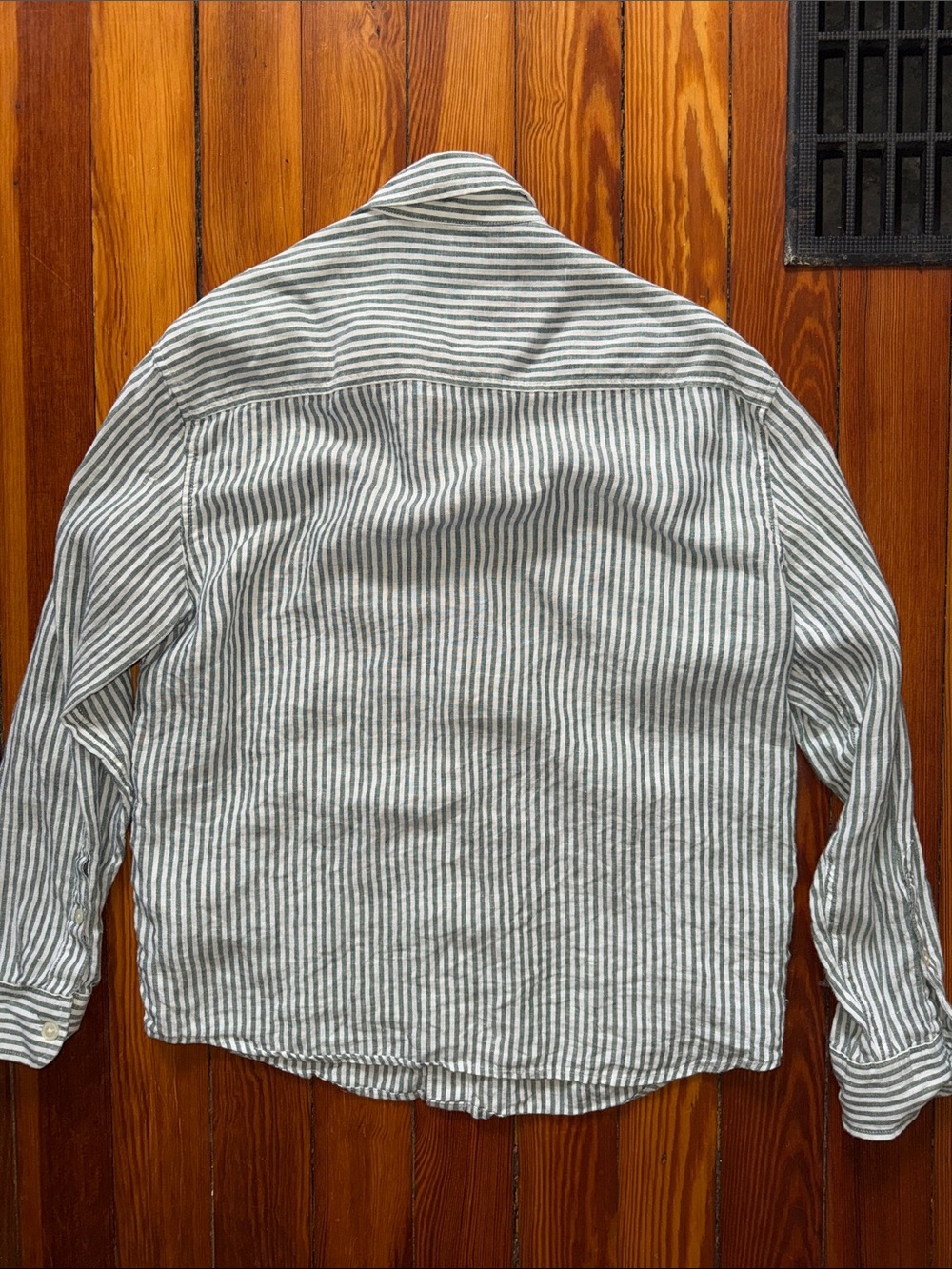 Abercrombie & Fitch Gray and White Striped Linen Button-Down Shirt - Picture 4 of 4